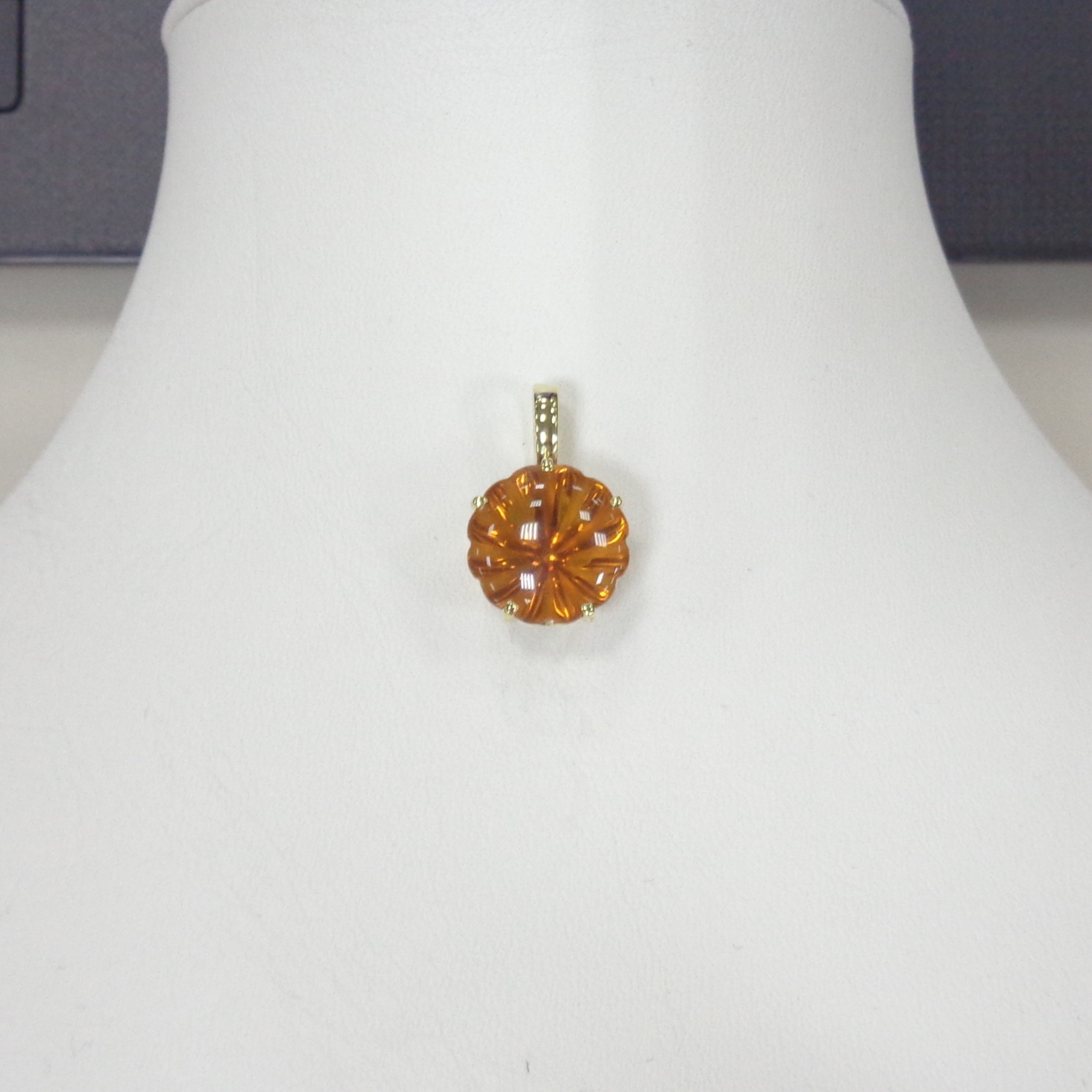 Серебряная подвеска с цитрином